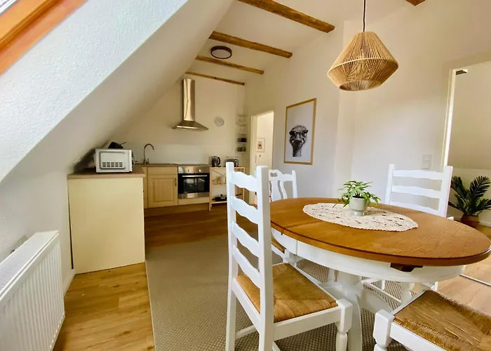 Апартаменты Straussenblick Dachgeschoss - Keine Monteure *